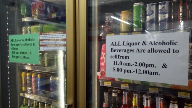 Menengok Kehidupan Malam di Bangla Street, Phuket (16)