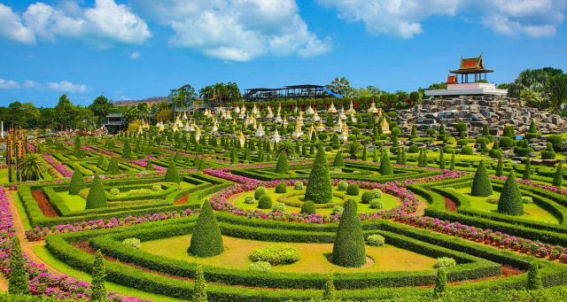 Menengok Kehidupan Malam di Bangla Street, Phuket (8)