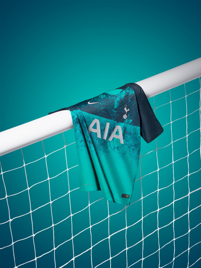Filosofi Menarik 5 Jersey Baru Klub-klub Sepak Bola Ternama (4)