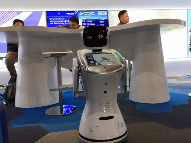 Robot Dilo di Airport Digital Lounge Bandara Soetta (Foto: Helinsa Rasputri.kumparan)