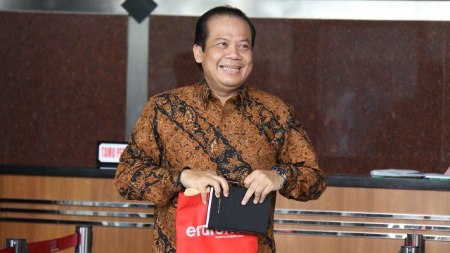 Wakil Ketua DPR M Taufik Kurniawan usai diperiksa KPK terkait kasus dana perimbangan daerah, Rabu (5/9/2018). (Foto: Eny Immanuella Gloria)