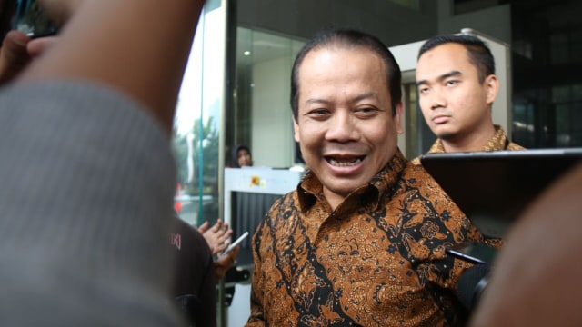 Wakil Ketua DPR M Taufik Kurniawan usai diperiksa KPK terkait kasus dana perimbangan daerah, Rabu (5/9/2018). (Foto: Eny Immanuella Gloria)