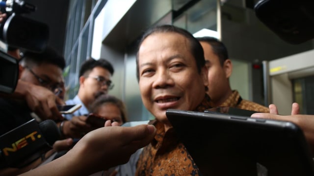 Wakil Ketua DPR M Taufik Kurniawan usai diperiksa KPK terkait kasus dana perimbangan daerah, Rabu (5/9/2018). (Foto: Eny Immanuella Gloria)