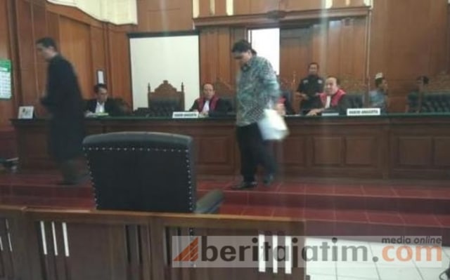 Dosen Bersaksi: Jubah Dimas Kanjeng Bisa Keluarkan Soto dan Rawon