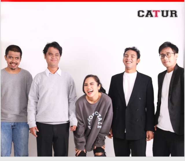 Rilis "Malam Minggu dan Bukan Dia", Andini Beri Warna Musik Baru bersama Catur Band