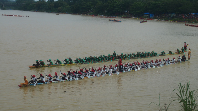 com-Festival Pacu Jalur di Kuansing (Foto: Novianti Rahmi Putri/kumparan)
