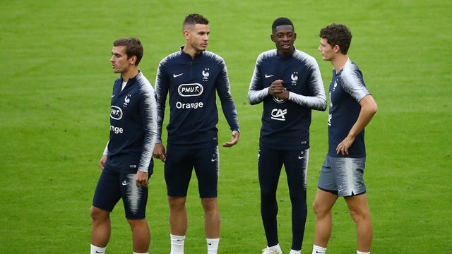 Para pemain Prancis dalam sesi latihan. (Foto: REUTERS/Michael Dalder)