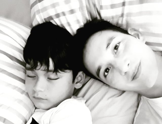 10 Potret Kebersamaan Mike Lewis dengan Kenzo yang Menggemaskan (10)