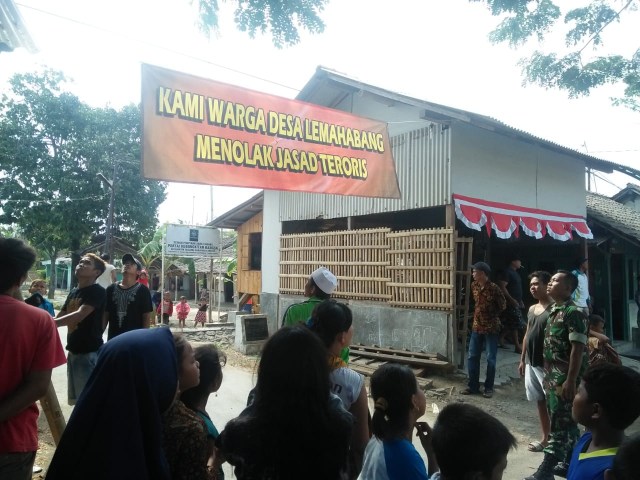 Warga Brebes Tolak Pemakaman Terduga Teroris Penembak Polantas 
