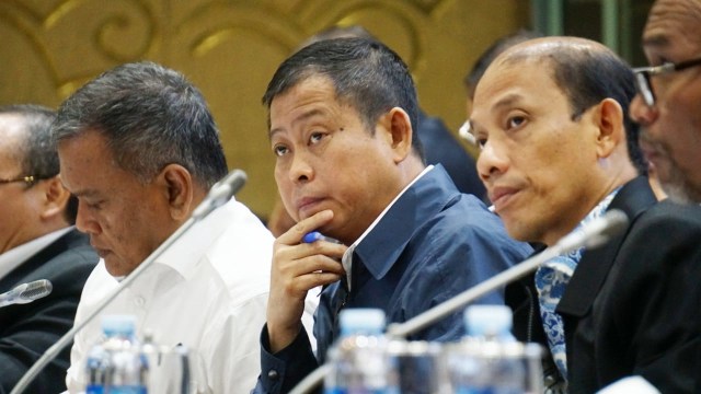 Menteri ESDM, Ignasius Jonan (tengah) di raker Komisi VII dengan Kementerian ESDM di Gedung Nusantara III Kompleks Parlemen, Senayan, Jakarta Selatan (6/9/2018). (Foto: Iqbal Firdaus/kumparan)