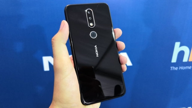 Smartphone Nokia 6.1 Plus. (Foto: Bianda Ludwianto/kumparan)