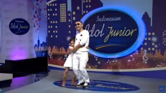 Aksi Glory, Rocker Cilik yang Membuat Para Juri Idol Junior Tertawa (3)
