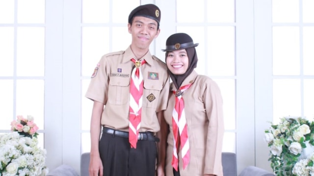 Duo sejoli Lampung, menikah dengan seragam pramuka, Kamis (6/9/18). (Foto: Dok. Pramuka info )