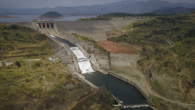 Foto udara bendungan Waduk Jatigede di Kabupaten Sumedang, Jawa Barat, Kamis (6/9).  (Foto: ANTARA FOTO/Raisan Al Farisi)