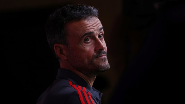 Luis Enrique dalam sebuah sesi konferensi pers. Foto: Reuters/Sergio Perez