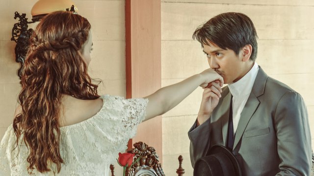 Iqbaal di film 'Bumi Manusia' (Foto: Instagram @falconpictures_)