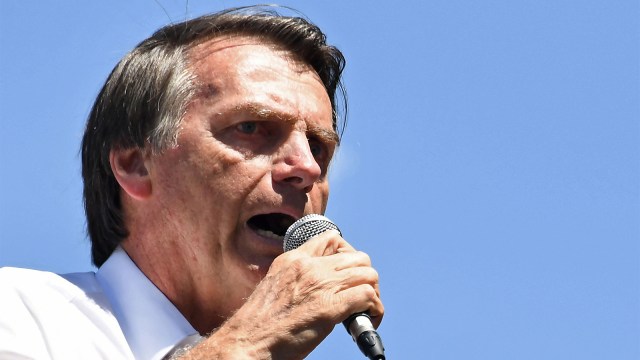 Calon presiden Brasil, Jair Bolsonaro, saat kampanye di distrik Ceilandia di Brasilia, Rabu (5/9/2018). (Foto: Evaristo SA / AFP)