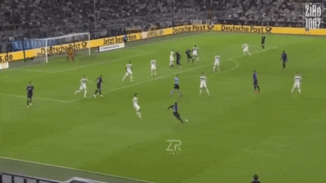Peluang Olivier Giroud. (Foto: Youtube/ZiRo1007)