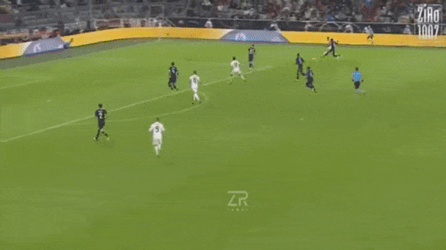 Penyelamatan Areola untuk tendangan Reus. (Foto: Youtube/ZiRo1007)