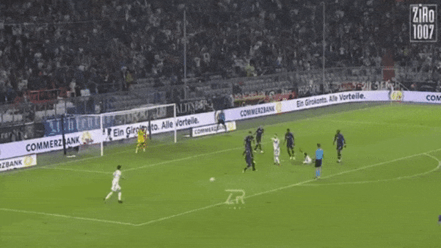 Peluang Hummels digagalkan Areola. (Foto: Youtube/ZiRo1007)