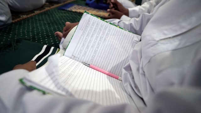 Santri Pondok Pesantren Nurul Muhibbin  Foto: Iqbal Firdaus/kumparan