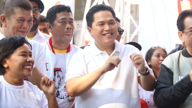 Aksi Ketua TKN Erick Thohir (tengah) melakukan senam pagi bersama tim kampanye, dalam acara Derap Gotong Royong TKN Jokowi - Ma'ruf. (Foto: Eny Immanuella Gloria)
