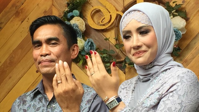 Shinta Bachir dan calon suaminya di kawasan Cipayung, Jakarta Timur, Sabtu (8/9/18). (Foto: Sarah Yulianti Purnama/kumparan)