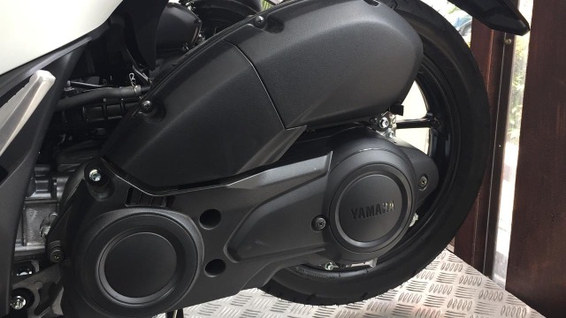 Blok CVT dan filter udara Yamaha Lexi (Foto: Aditya Pratama Niagara/kumparanOTO)