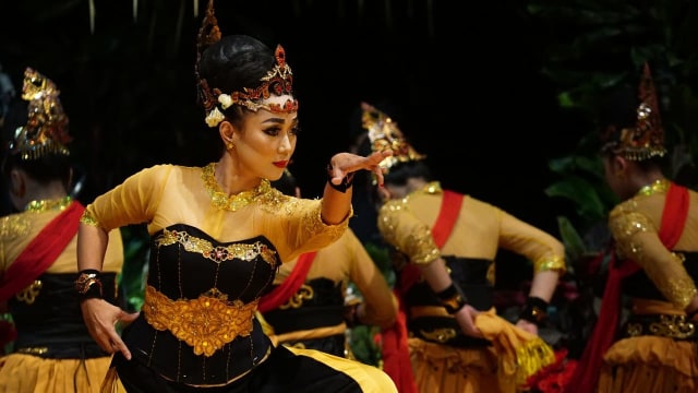 Menikmati Paduan Gerak Tari Jaipong dan Pencak Silat Bentang Kalang