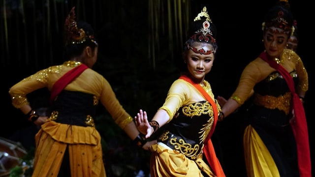 Menikmati Paduan Gerak Tari Jaipong dan Pencak Silat Bentang Kalang (2)