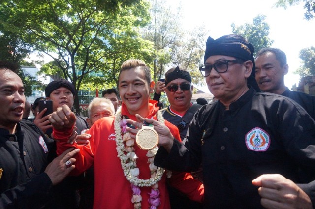 Pelatih Bongkar Rahasia Hanifan, Si Pesilat yang Peluk Jokowi dan Prabowo