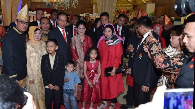 Jokowi Hadiri Siraman dan Nikahan Asisten Ajudan dan Paspampres (Foto: Biro Pers Setpres)