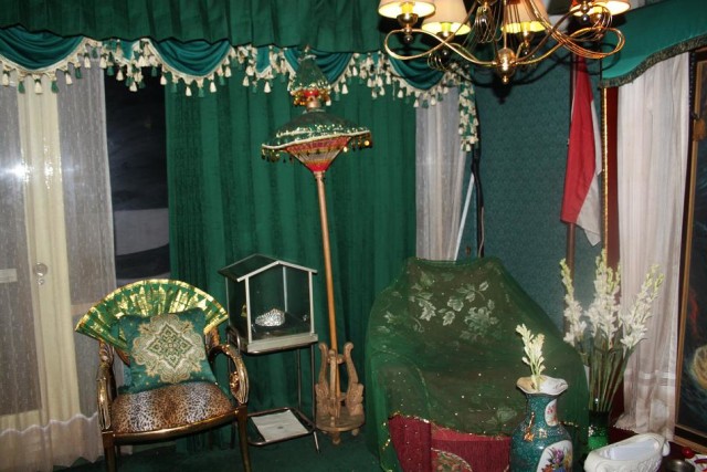 Menyambangi Kamar Nyai (3)