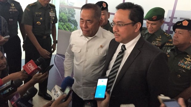 Menhan Ryamizard Ryacudu dan Anggota I BPK Agung Firman Sampurna di Gedung BPK. Foto: Ferry Fadhlurrahman/kumparan