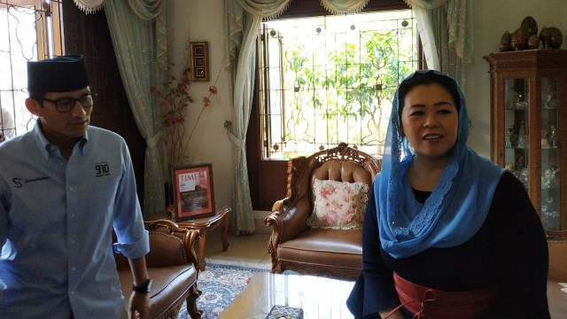 Sandi diterima oleh Yenny Wahid di kediaman Gus Dur di Ciganjur. (Foto: Maulana Ramadhan/kumparan)
