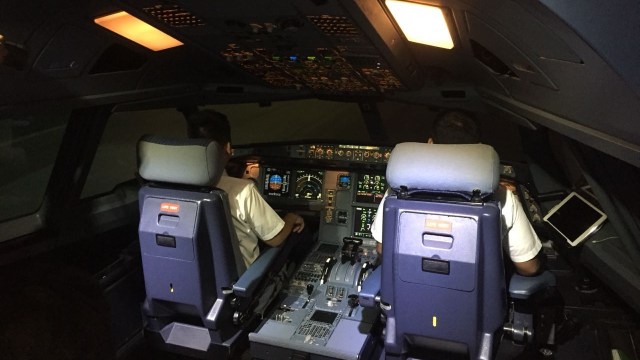 Suasana pelatihan calon pilot di Garuda Indonesia Training Centre (GITC), Jakarta Barat. (Foto: Abdul Latif/kumparan)