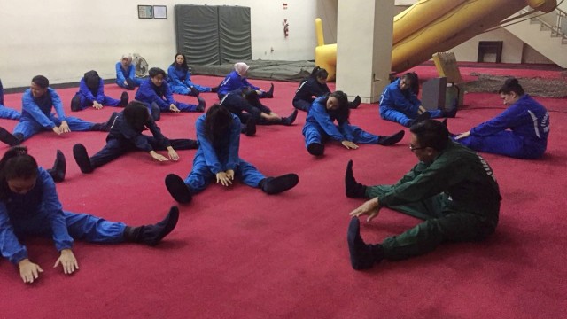 Suasana pelatihan calon pramugari di Garuda Indonesia Training Centre, Jakarta Barat. (Foto: Abdul Latif/kumparan)