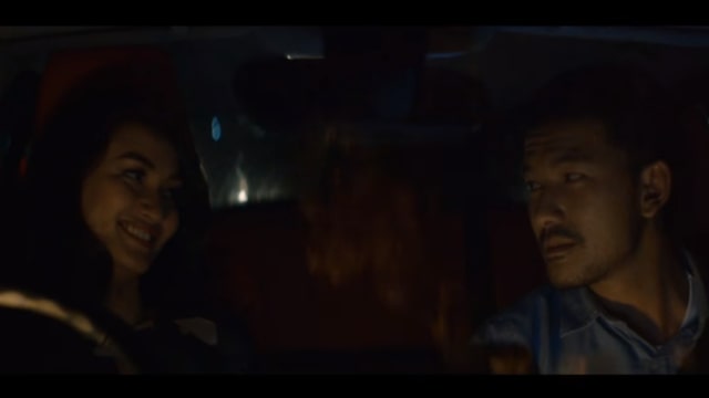 Atiqah Hasiholan dan Rio Dewanto di Film 'Bulan di Atas Kuburan' (Foto: YouTube CINEMA 21)