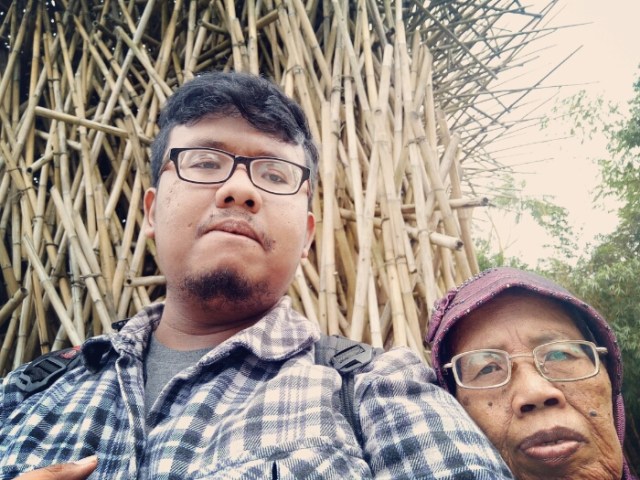 Kutatap Matanya Sampai Puas