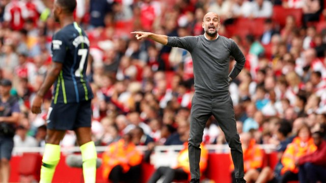 Pep Guardiola memberikan instruksi kepada pemain Manchester City saat melawan Arsenal. (Foto: Dok. Premier League)