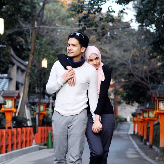 7 Keluarga Seleb Kaya yang Hidup Sederhana, Sampai Belanja di Pasar (4)