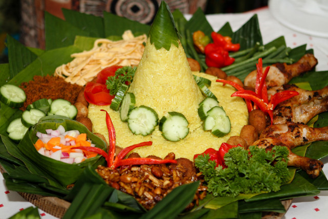 Tumpeng (Foto: Flickr/Matthew Kenwrick)