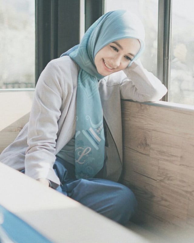 Gaya Hijab Laudya Cynthia Bella (Foto: Instagram @laudyacynthiabella)