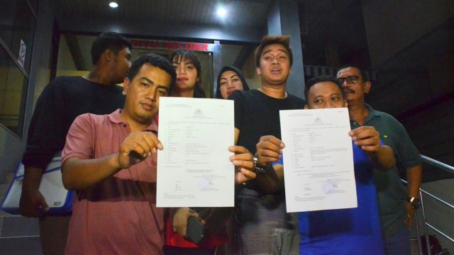 Ibunda dan Hilda Vitria laporkan Kris Hatta ke polisi. (Foto: Aria Pradana/kumparan)