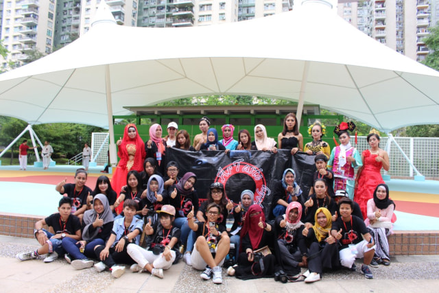 Komunitas BMI Fotografer AToP, The ABR, dan Vintage Hunting Foto Sambil Galang Dana