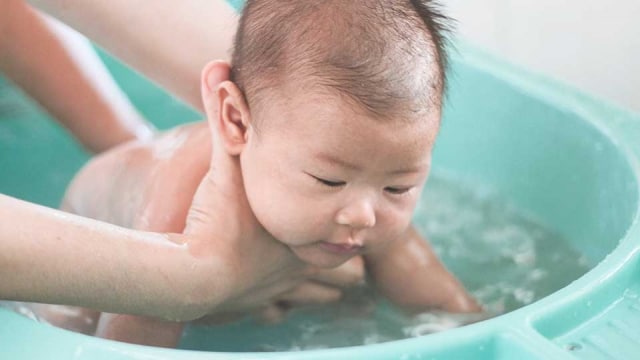 Bolehkah Memandikan Anak dengan Air Dingin atau Hangat pada Saat Flu?