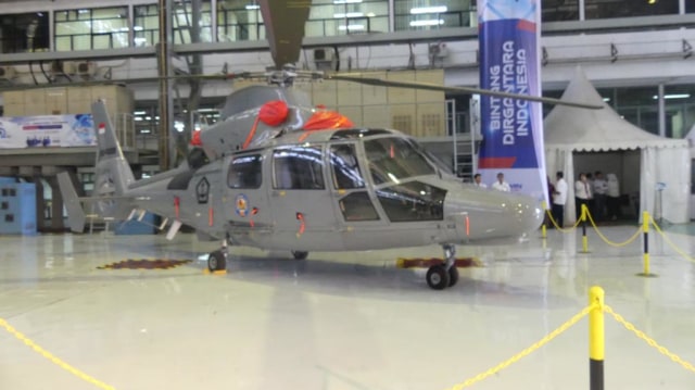 Ragam jenis pesawat milik PT Dirgantara Indonesia di Hanggar Rotary Wing, Kawasan Produksi II PTDI, Bandung. (Foto: Elsa Toruan/kumparan)