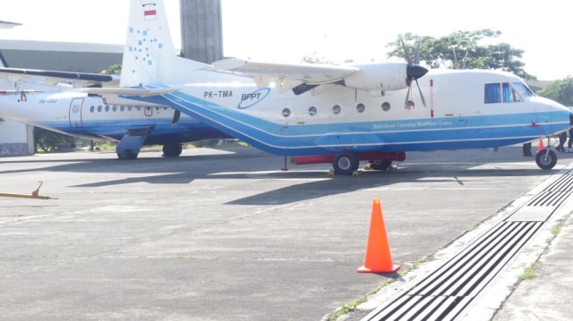 Ragam jenis pesawat milik PT Dirgantara Indonesia di Hanggar Rotary Wing, Kawasan Produksi II PTDI, Bandung. (Foto: Elsa Toruan/kumparan)