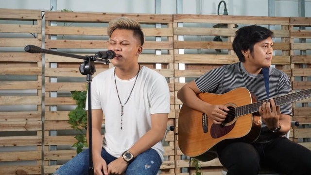 Rizky Febian (kiri) live di kumparan. (Foto: Abil Achmad Akbar/kumparan)