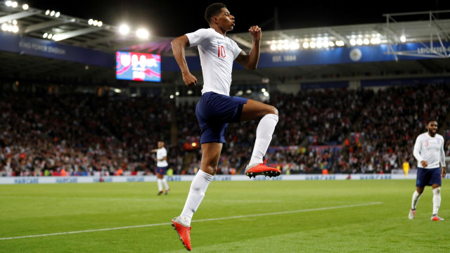 Selebrasi Marcus Rashford usai mencetak gol ke gawang Swiss. (Foto: REUTERS/Darren Staples)